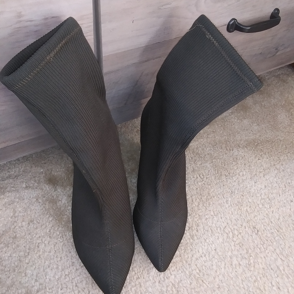 Women 9.5 Sock boot heel LIKE NEW! - Picture 2 of 6
